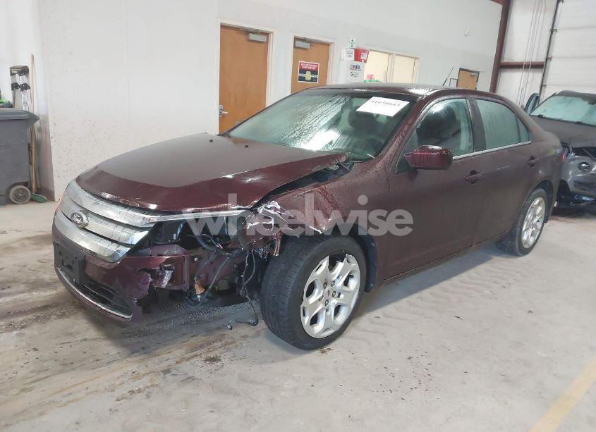 Photo 2 of 2011 Ford Fusion SE (VIN 3FAHP0HA8BR320915)