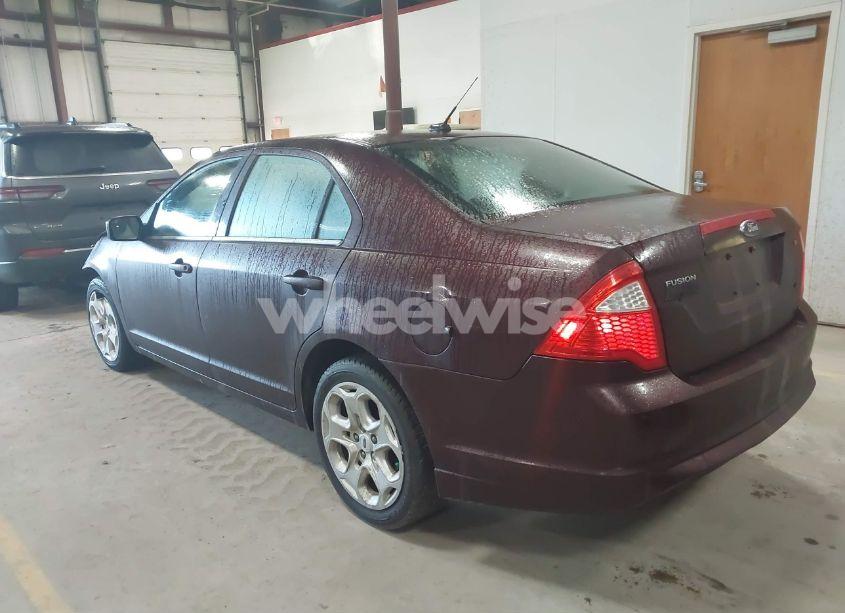 Photo 3 of 2011 Ford Fusion SE (VIN 3FAHP0HA8BR320915)