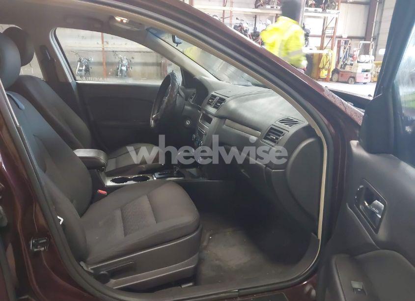 Photo 5 of 2011 Ford Fusion SE (VIN 3FAHP0HA8BR320915)