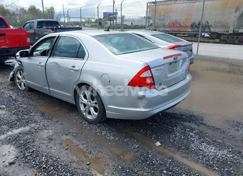 Photo 3 of 2012 Ford Fusion SE (VIN 3FAHP0HA8CR102569)
