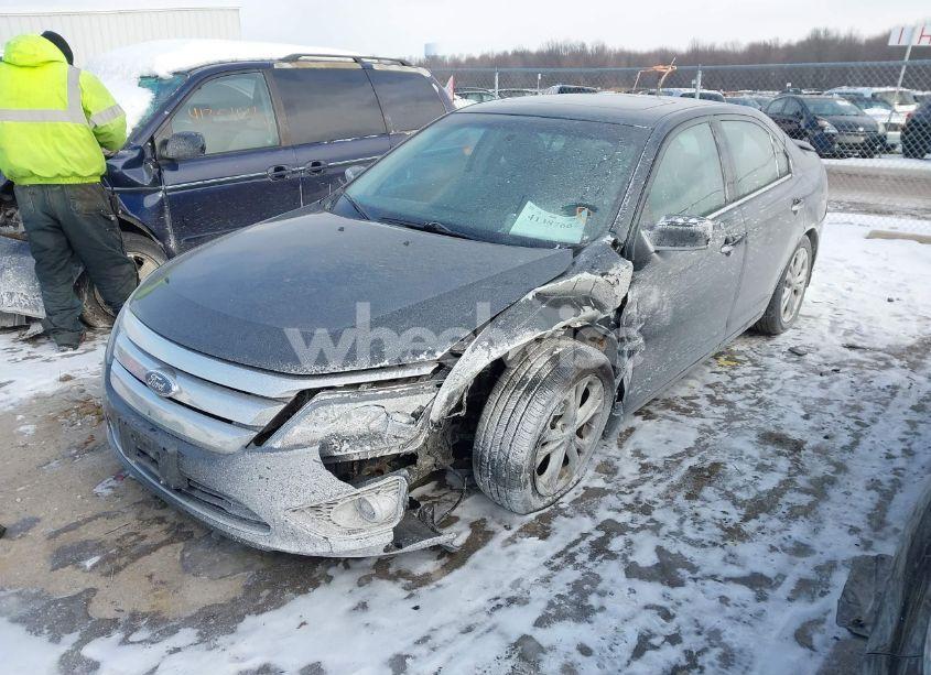 Photo 2 of 2012 Ford Fusion SE (VIN 3FAHP0HA8CR135829)