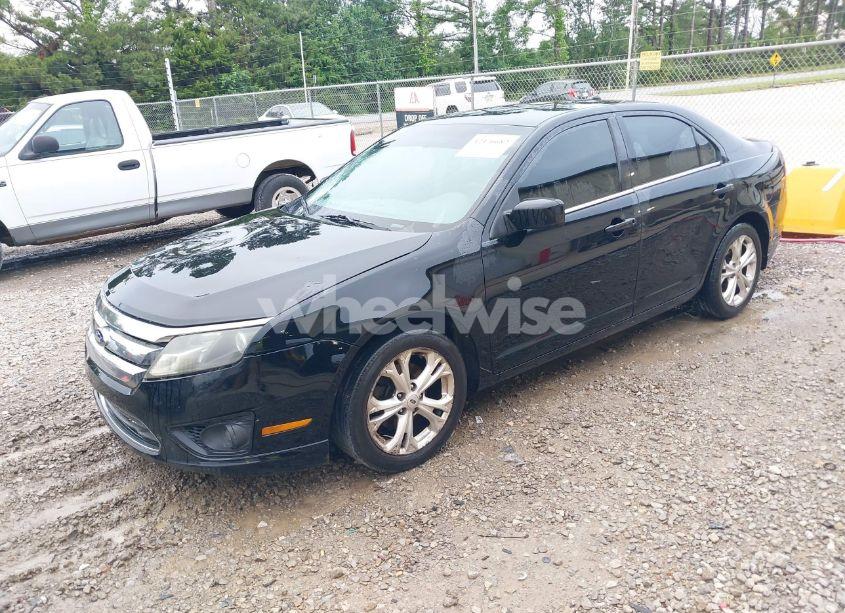 Photo 2 of 2012 Ford Fusion SE (VIN 3FAHP0HA8CR157362)