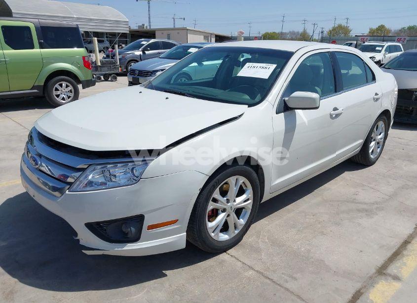 Photo 2 of 2012 Ford Fusion SE (VIN 3FAHP0HA8CR261558)