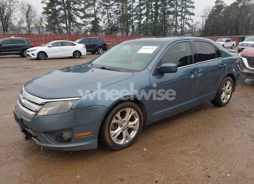 Photo 2 of 2012 Ford Fusion SE (VIN 3FAHP0HA8CR283253)