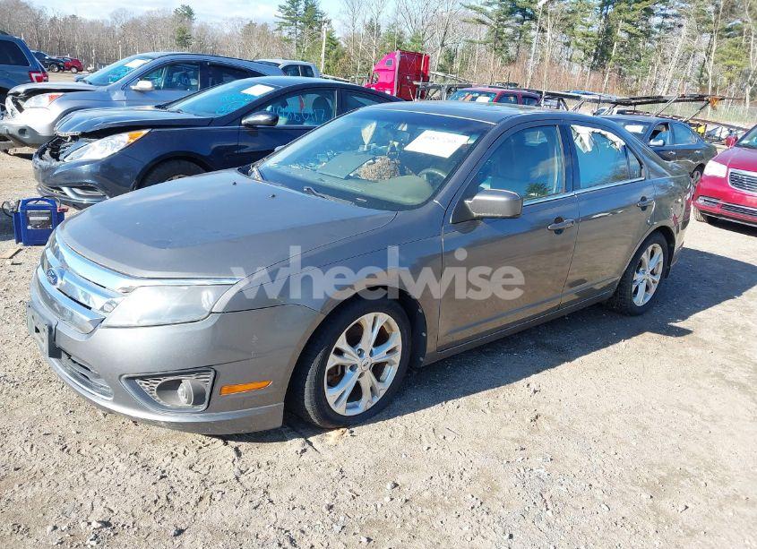 Photo 2 of 2012 Ford Fusion SE (VIN 3FAHP0HA8CR297914)