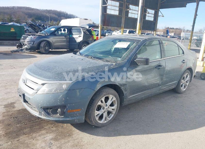 Photo 2 of 2012 Ford Fusion SE (VIN 3FAHP0HA8CR404136)