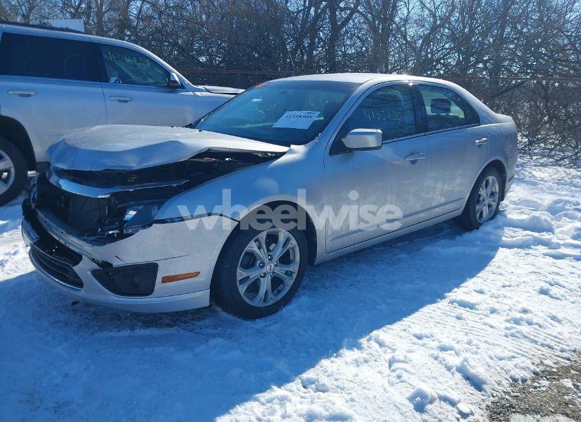 Photo 2 of 2012 Ford Fusion SE (VIN 3FAHP0HA8CR410969)