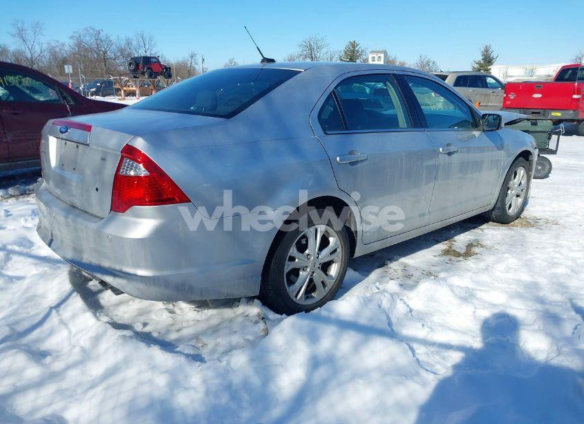 Photo 4 of 2012 Ford Fusion SE (VIN 3FAHP0HA8CR410969)