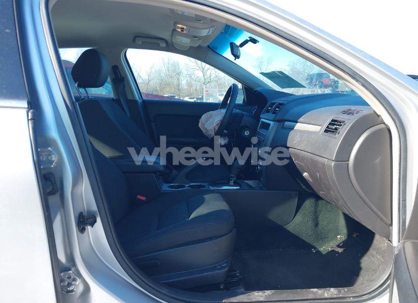 Photo 5 of 2012 Ford Fusion SE (VIN 3FAHP0HA8CR410969)