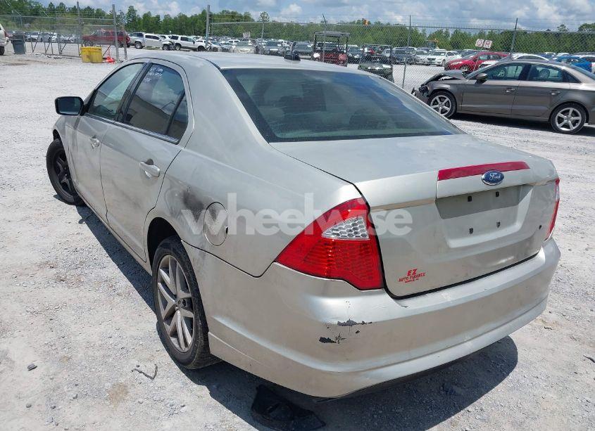 Photo 3 of 2010 Ford Fusion SE (VIN 3FAHP0HA9AR111391)