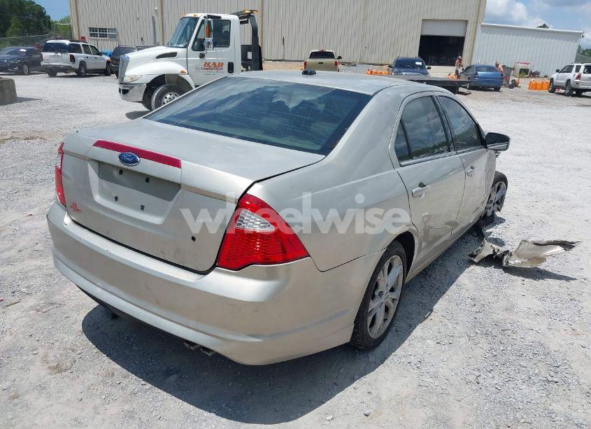 Photo 4 of 2010 Ford Fusion SE (VIN 3FAHP0HA9AR111391)