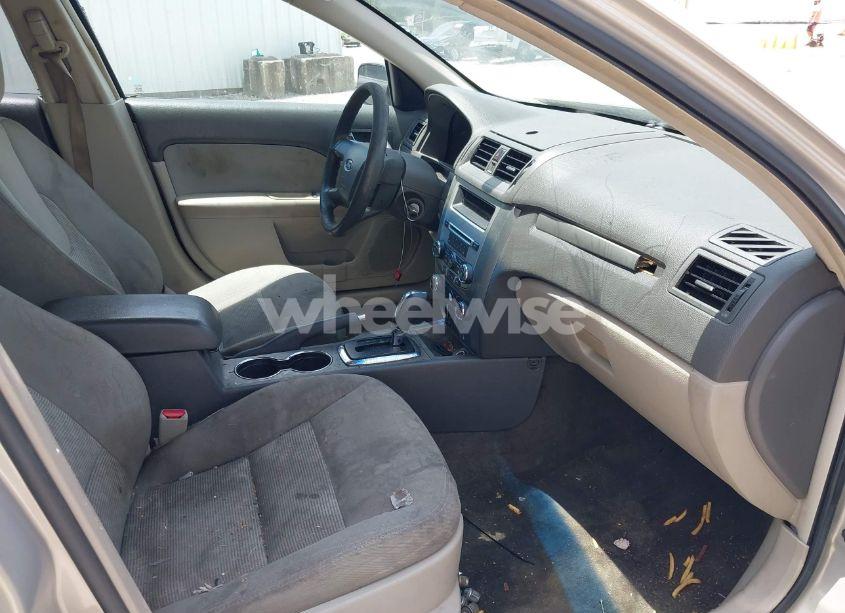 Photo 5 of 2010 Ford Fusion SE (VIN 3FAHP0HA9AR111391)