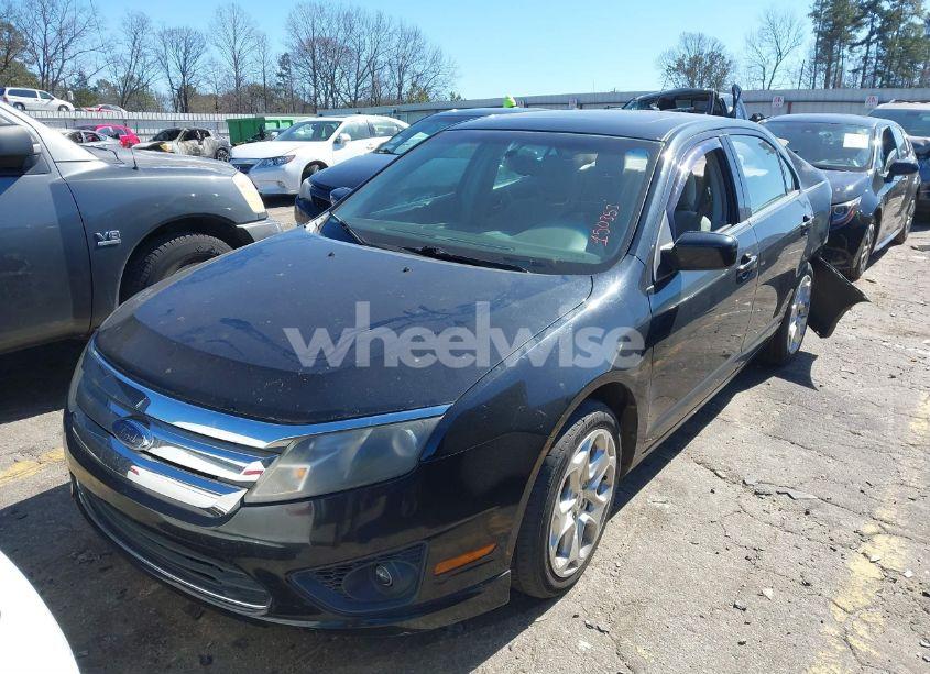 Photo 2 of 2010 Ford Fusion SE (VIN 3FAHP0HA9AR150353)