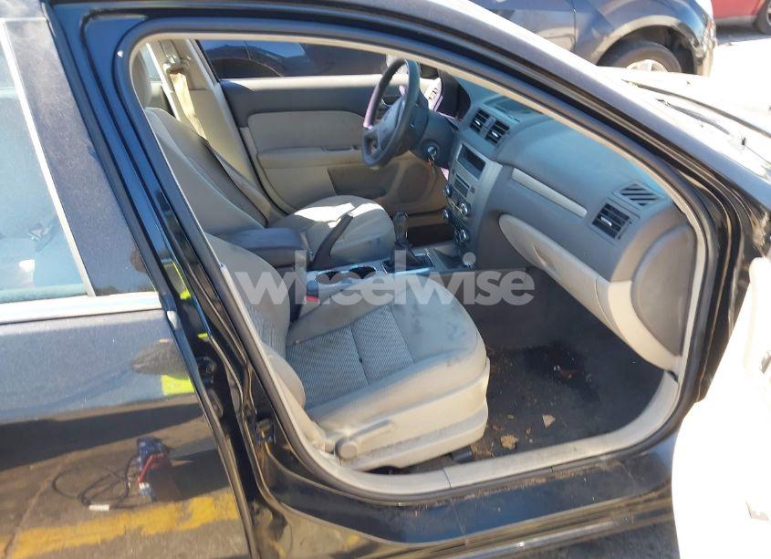 Photo 5 of 2010 Ford Fusion SE (VIN 3FAHP0HA9AR150353)