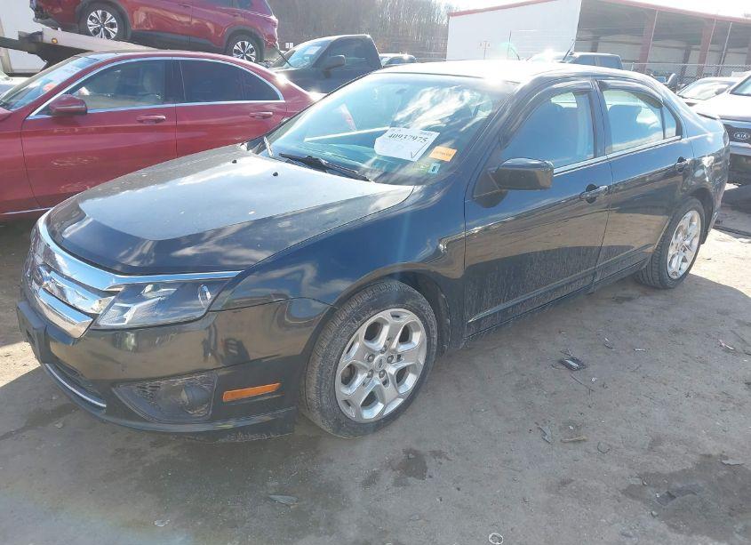 Photo 2 of 2010 Ford Fusion SE (VIN 3FAHP0HA9AR164334)