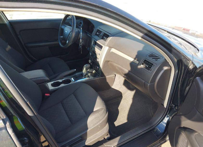 Photo 5 of 2010 Ford Fusion SE (VIN 3FAHP0HA9AR164334)