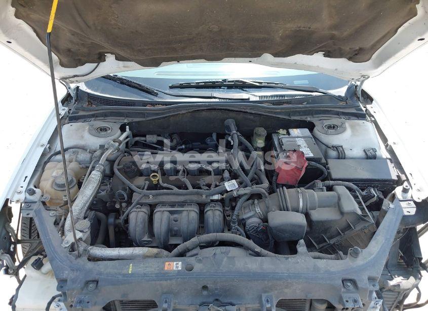 Photo 10 of 2010 Ford Fusion SE (VIN 3FAHP0HA9AR182297)