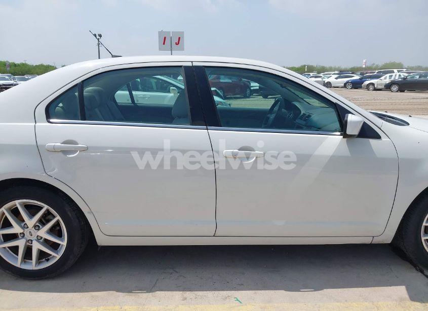 Photo 14 of 2010 Ford Fusion SE (VIN 3FAHP0HA9AR182297)