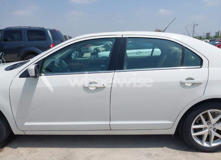 Photo 15 of 2010 Ford Fusion SE (VIN 3FAHP0HA9AR182297)