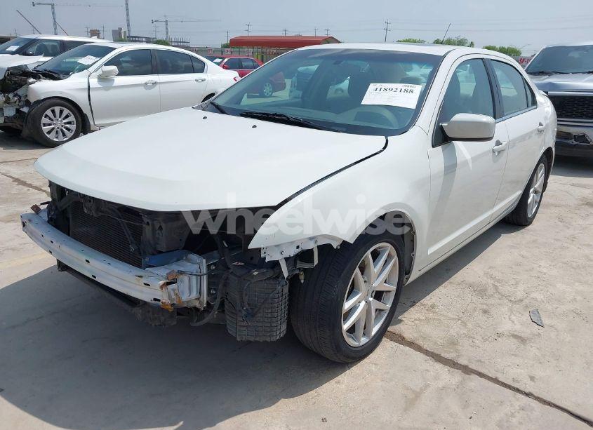 Photo 2 of 2010 Ford Fusion SE (VIN 3FAHP0HA9AR182297)