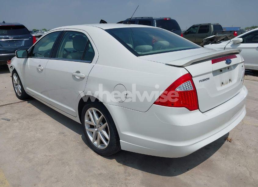 Photo 3 of 2010 Ford Fusion SE (VIN 3FAHP0HA9AR182297)