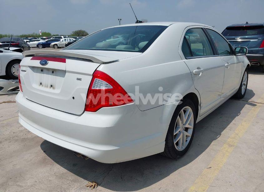 Photo 4 of 2010 Ford Fusion SE (VIN 3FAHP0HA9AR182297)