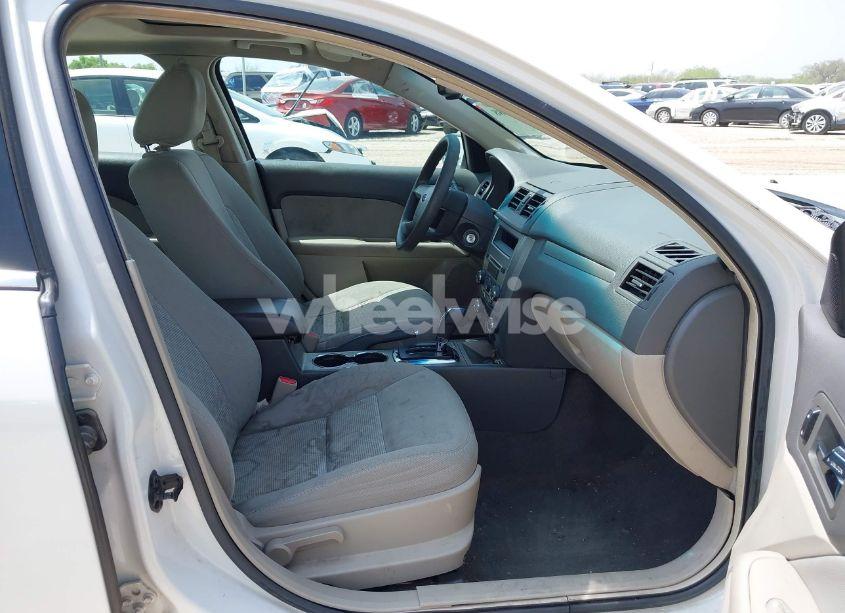 Photo 5 of 2010 Ford Fusion SE (VIN 3FAHP0HA9AR182297)