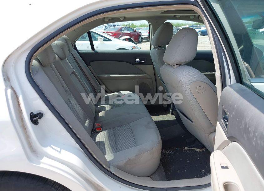 Photo 8 of 2010 Ford Fusion SE (VIN 3FAHP0HA9AR182297)