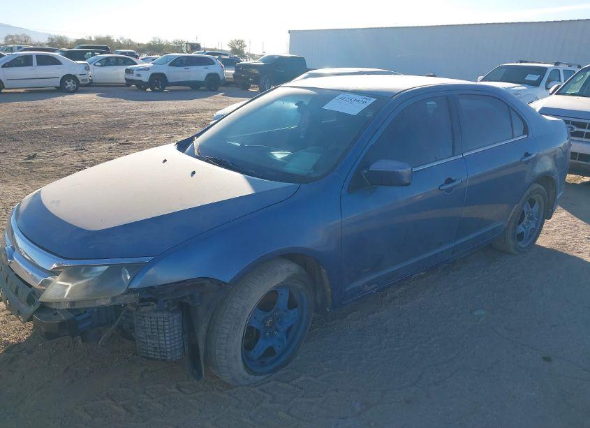 Photo 2 of 2010 Ford Fusion SE (VIN 3FAHP0HA9AR183840)