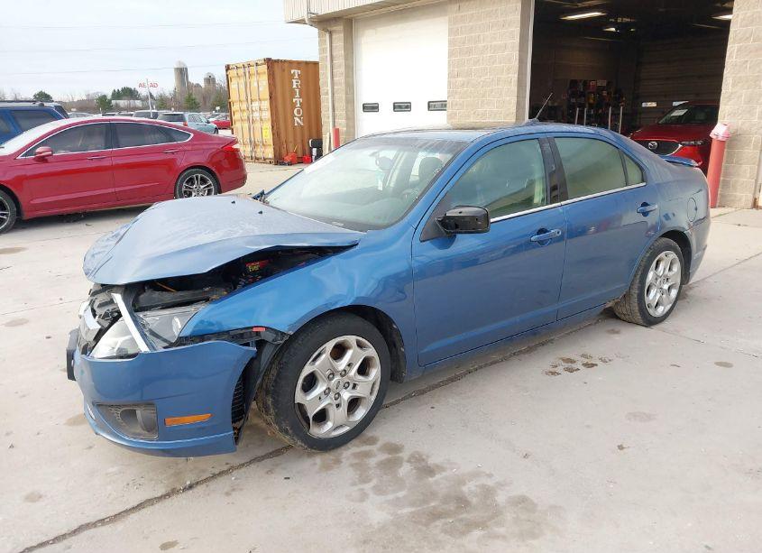 Photo 2 of 2010 Ford Fusion SE (VIN 3FAHP0HA9AR216433)