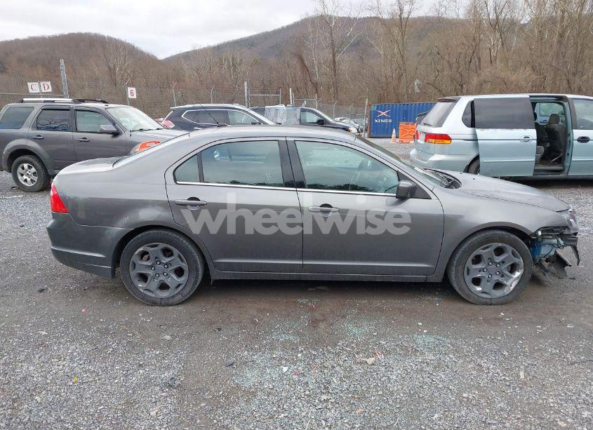 Photo 13 of 2010 Ford Fusion SE (VIN 3FAHP0HA9AR297420)