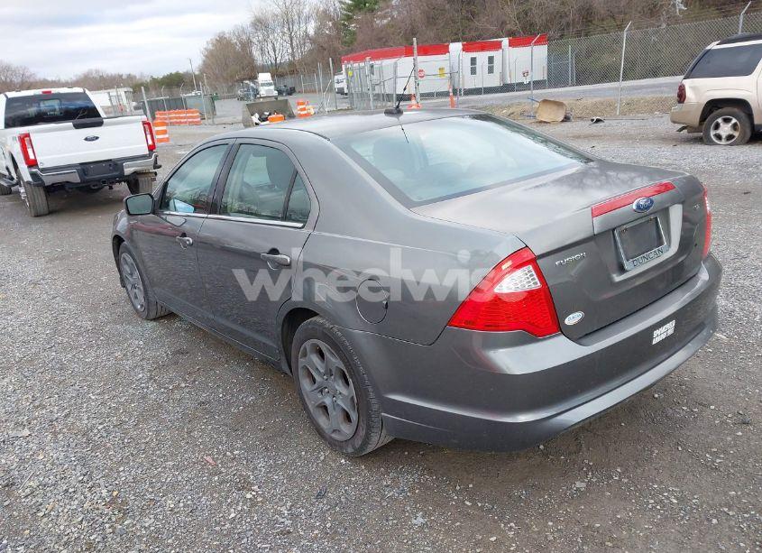 Photo 3 of 2010 Ford Fusion SE (VIN 3FAHP0HA9AR297420)
