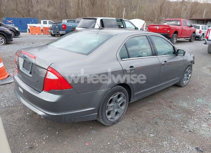 Photo 4 of 2010 Ford Fusion SE (VIN 3FAHP0HA9AR297420)