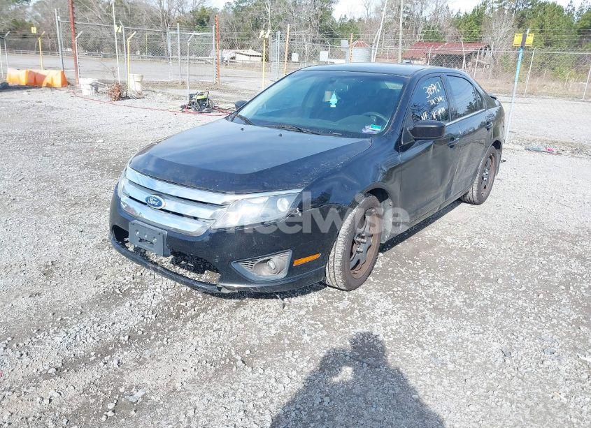 Photo 2 of 2010 Ford Fusion SE (VIN 3FAHP0HA9AR305967)
