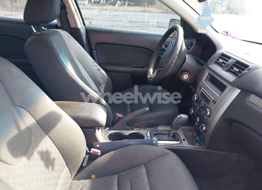 Photo 5 of 2010 Ford Fusion SE (VIN 3FAHP0HA9AR305967)