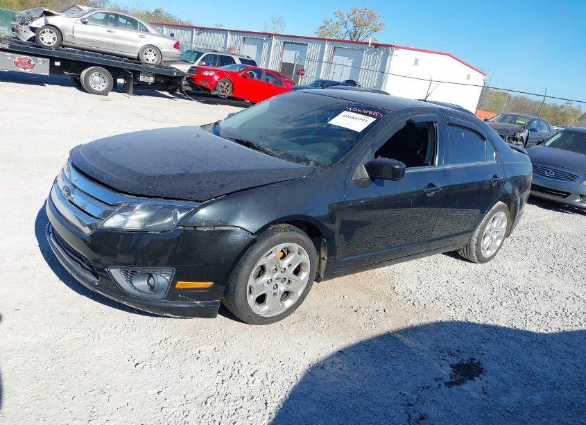 Photo 2 of 2010 Ford Fusion SE (VIN 3FAHP0HA9AR309355)