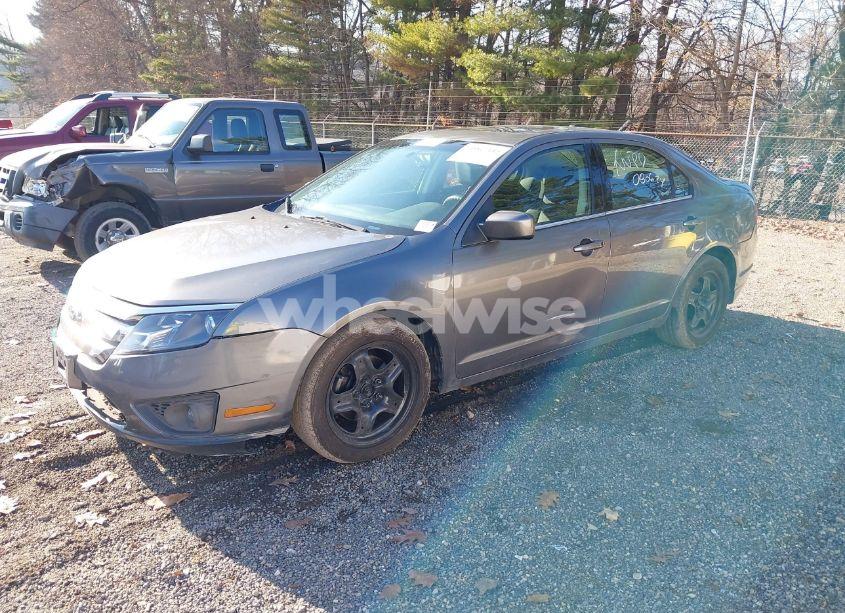 Photo 2 of 2010 Ford Fusion SE (VIN 3FAHP0HA9AR354845)