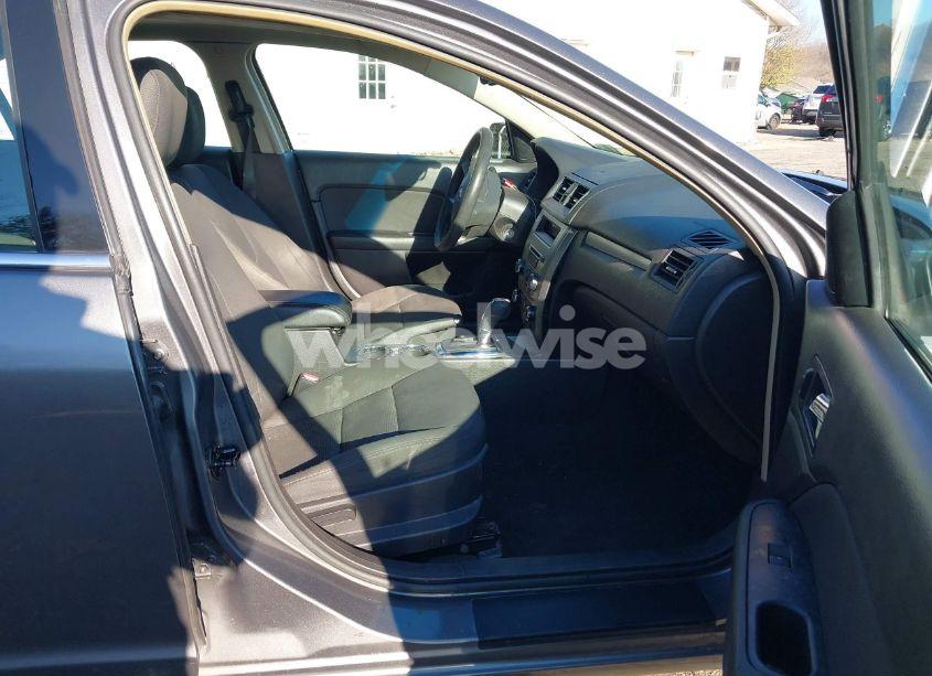 Photo 5 of 2010 Ford Fusion SE (VIN 3FAHP0HA9AR354845)