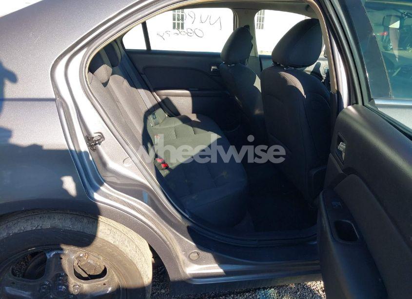 Photo 8 of 2010 Ford Fusion SE (VIN 3FAHP0HA9AR354845)