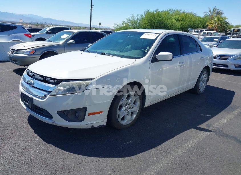 Photo 2 of 2010 Ford Fusion SE (VIN 3FAHP0HA9AR366963)