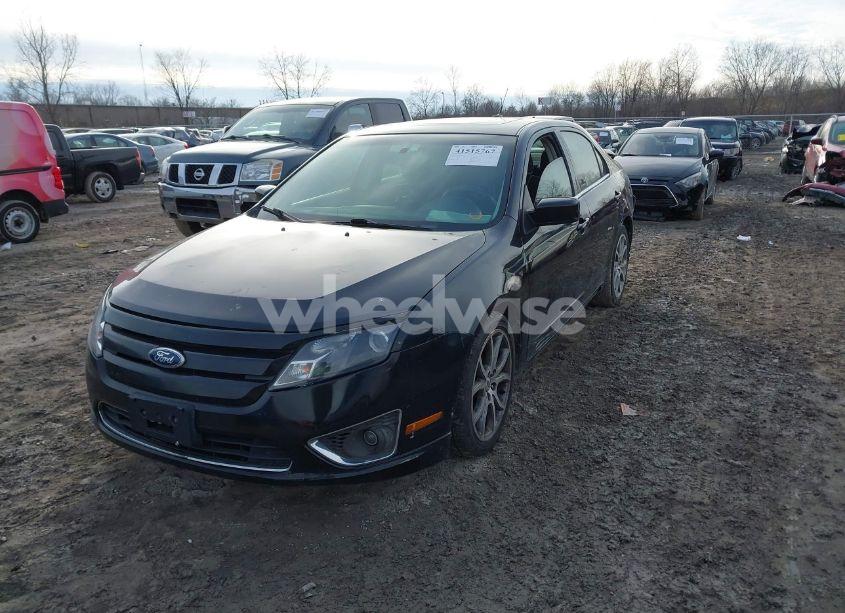 Photo 2 of 2010 Ford Fusion SE (VIN 3FAHP0HA9AR393127)