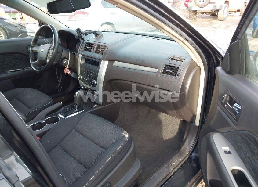 Photo 5 of 2010 Ford Fusion SE (VIN 3FAHP0HA9AR393127)