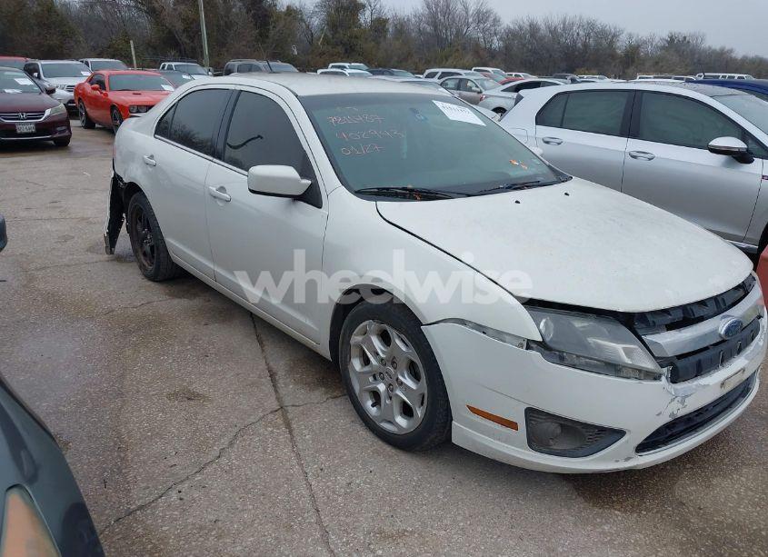 2010 Ford Fusion SE (VIN 3FAHP0HA9AR402943) main photo