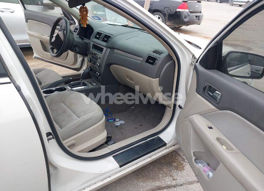 Photo 5 of 2010 Ford Fusion SE (VIN 3FAHP0HA9AR402943)