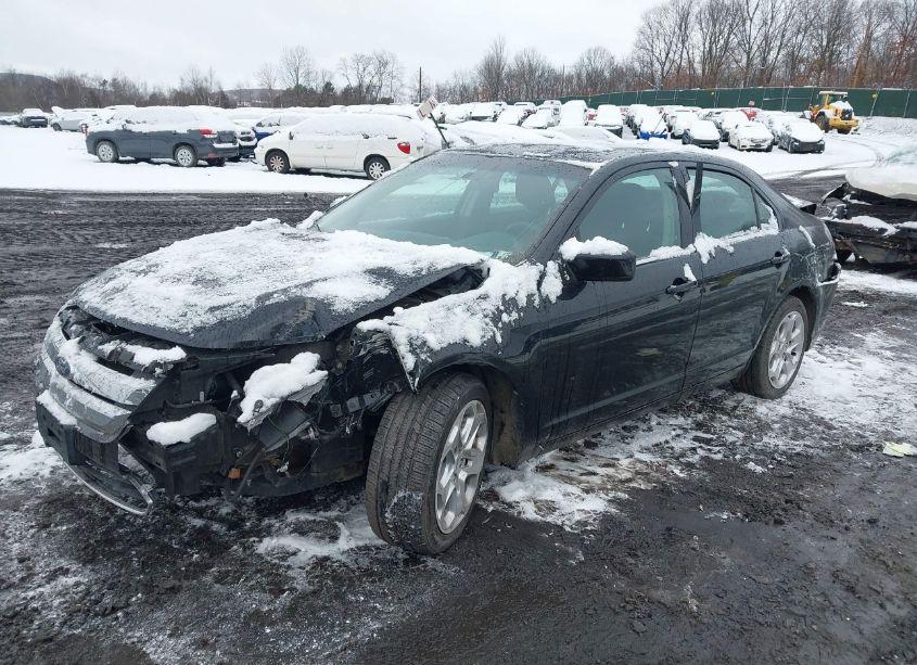 Photo 2 of 2010 Ford Fusion SE (VIN 3FAHP0HA9AR405809)