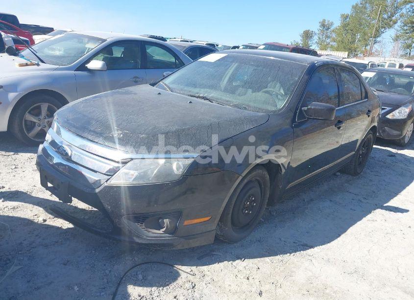 Photo 2 of 2010 Ford Fusion SE (VIN 3FAHP0HA9AR408497)