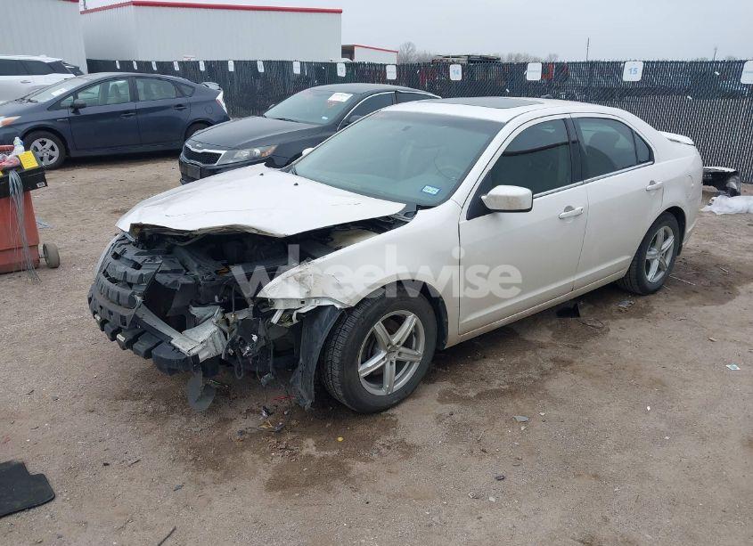 Photo 2 of 2010 Ford Fusion SE (VIN 3FAHP0HA9AR416504)