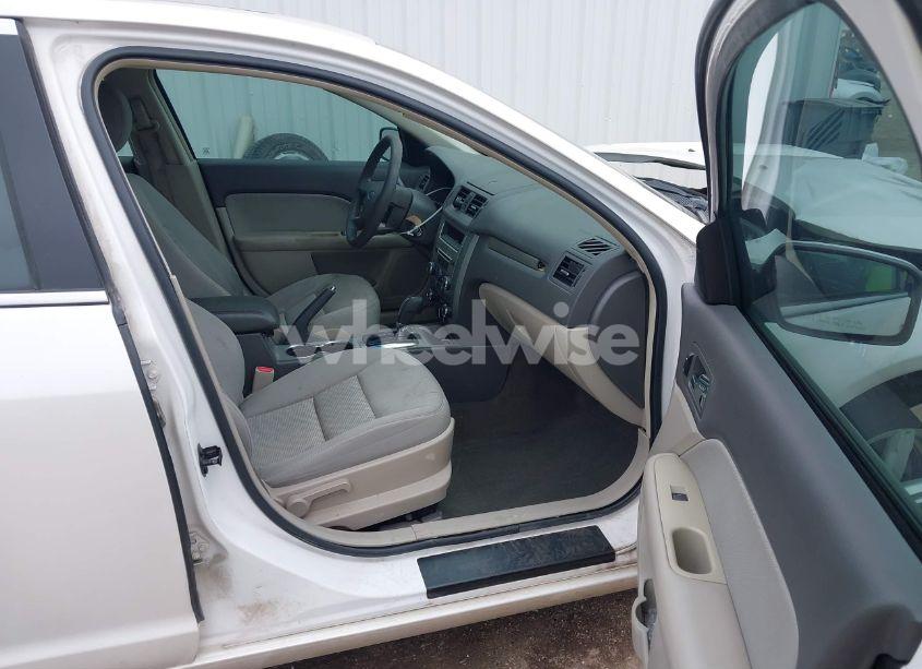 Photo 5 of 2010 Ford Fusion SE (VIN 3FAHP0HA9AR416504)