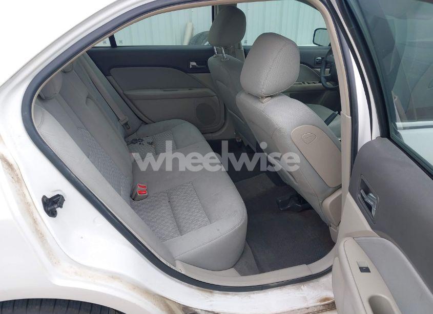 Photo 8 of 2010 Ford Fusion SE (VIN 3FAHP0HA9AR416504)