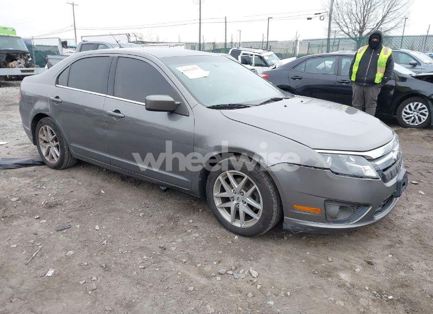 2010 Ford Fusion SE (VIN 3FAHP0HA9AR418026) main photo